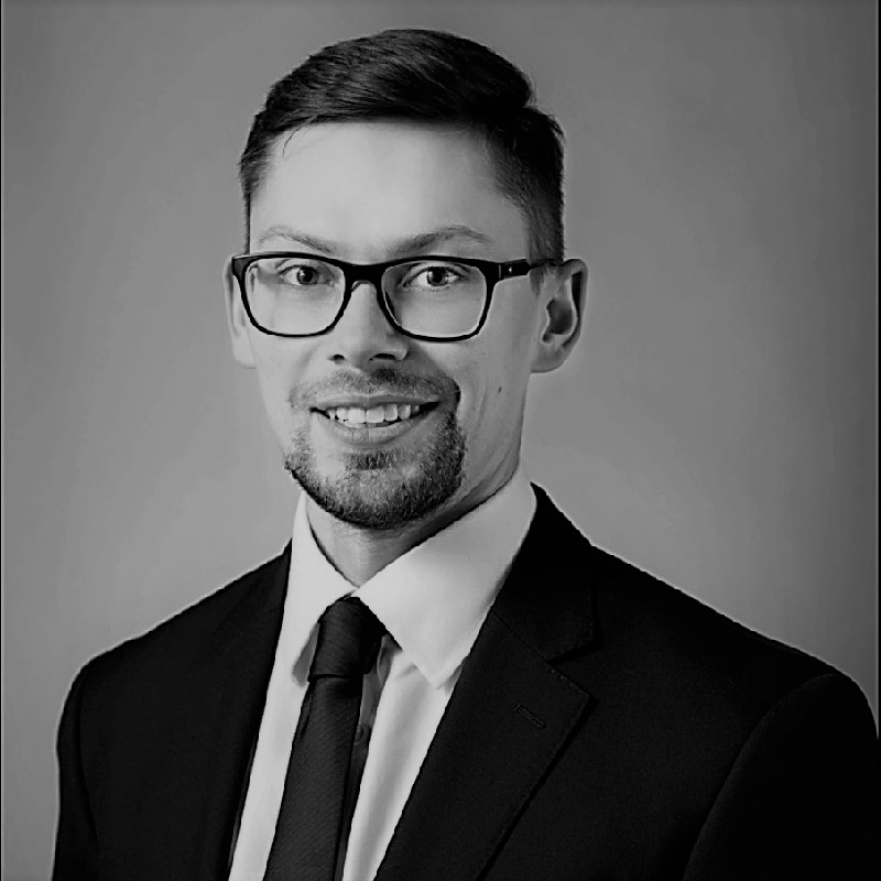 Lukas Kielias, Associate